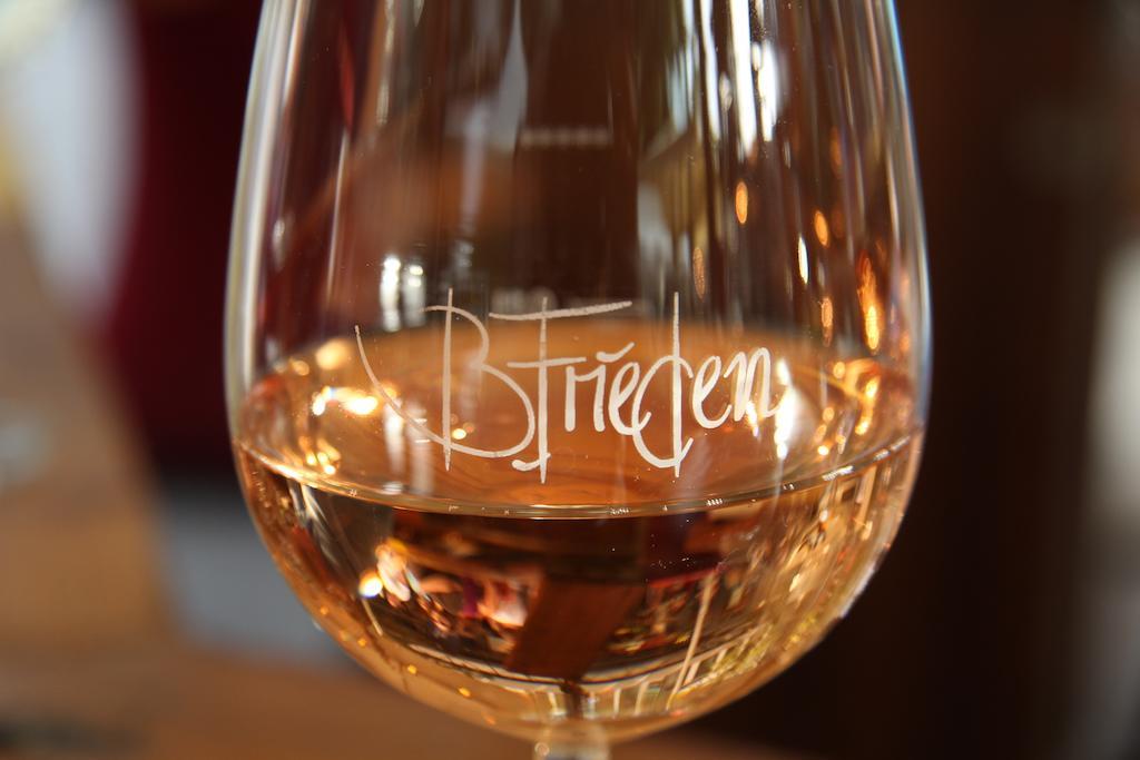 Gaestehaus Und Weingut Bernd Frieden Nittel Esterno foto